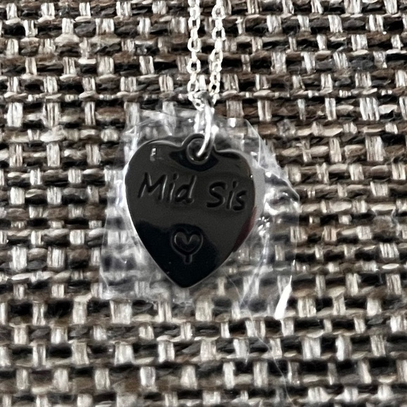 Middle sister stainless steel heart necklace 20 inch chain Mid Sis NEW WITH TAGS - Picture 6 of 6